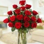 Red-Roses-in-Vase